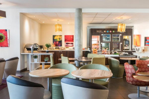  Vacation Hub International | Novotel Suites Reims Centre Hotel Room