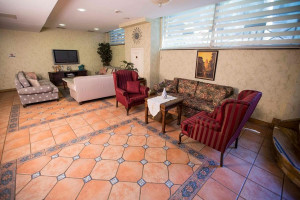  Vacation Hub International | Golden Crown Hotel Room