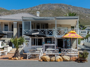  Vacation Hub International | Boulders Beach Hotel, Cafe and Curio shop Room