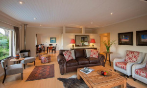  Vacation Hub International | SomerZicht Guest House Room