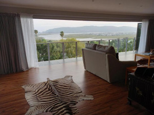  Vacation Hub International | Friendz Guesthouse Room