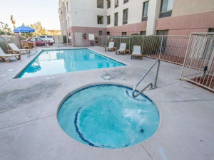  Vacation Hub International | Comfort Inn I-10 West at 51st Ave Room