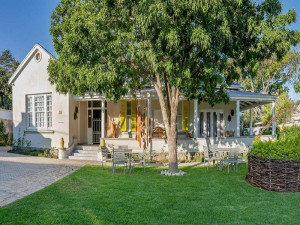  Vacation Hub International | Monte Vista Boutique Hotel Room