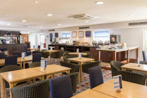  Vacation Hub International | Holiday Inn Express Birmingham Star City, an IHG Hotel Room