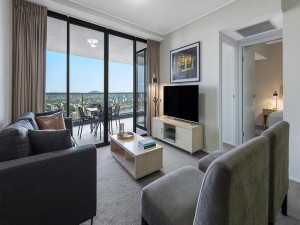  Vacation Hub International | Oaks Brisbane Aurora Suites Room