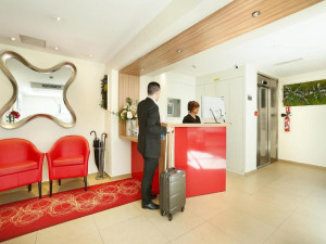  Vacation Hub International | Le Grand Hôtel de Normandie Room