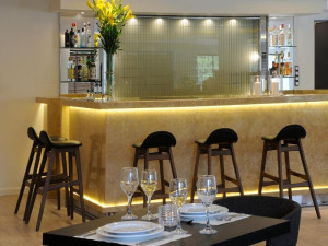  Vacation Hub International | Athens Avenue Hotel Room