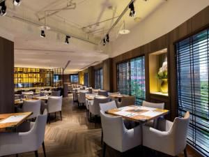 Vacation Hub International | Grand Forward Hotel Room