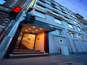  Vacation Hub International | Centro Hotel Royal Room