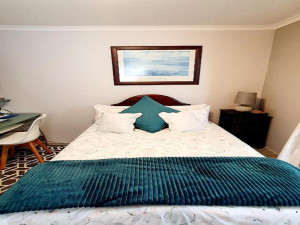  Vacation Hub International | Mountain Rose Cottage Room