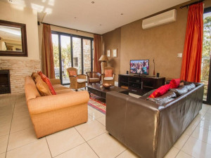  Vacation Hub International | Fernkloof Manor Room