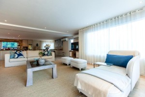  Vacation Hub International | Villa on Slopes of Geneva Drive Room