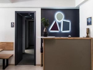  Vacation Hub International | Be My Guest Athens Room