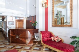  Vacation Hub International | Adriano Boutique Sevilla Room