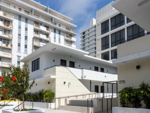  Vacation Hub International | Uma House by Yurbban South Beach Room