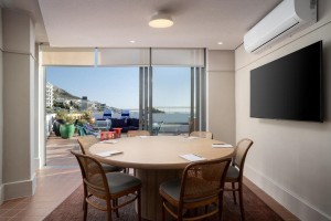  Vacation Hub International | Home Suite Hotels Sea Point Room
