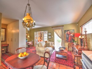  Vacation Hub International | Red Door Cottage Room