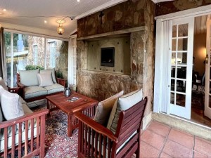  Vacation Hub International | Elm Tree House - Dullstroom - holiday home Room
