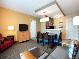  Vacation Hub International | TownePlace Suites Orlando at Flamingo Crossing Town Center Room