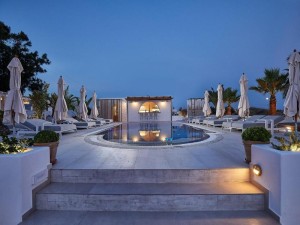  Vacation Hub International | Petri Suites Santorini Room