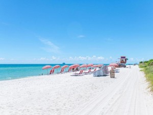  Vacation Hub International | Churchill Suites Monte Carlo Miami Beach Room