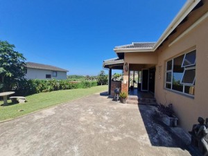  Vacation Hub International | Cosy Beach House Room