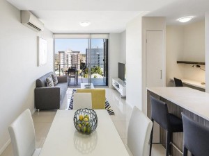  Vacation Hub International | Oaks Brisbane Woolloongabba Suites Room