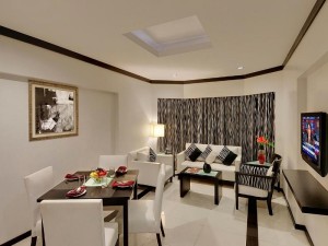  Vacation Hub International | The Residency, Chennai Room