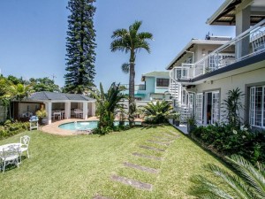  Vacation Hub International | Blue Waves Lodge Room