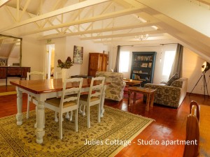  Vacation Hub International | Julie’s Cottage Room