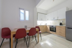  Vacation Hub International | Victoria Queens Suites Apartments Room