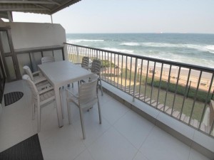  Vacation Hub International | 8 Bronze Beach Umhlanga Rocks Room