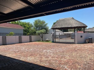  Vacation Hub International | La Belle Guesthouse Parys Room