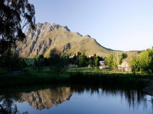  Vacation Hub International | Rozendal Stay Room