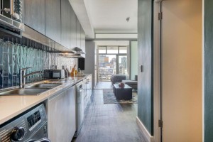  Vacation Hub International | Backup-Powered Colourfull City Balcony Apartment Room