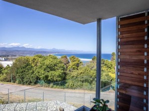  Vacation Hub International | Hilltop Bayview Luxury Apartments Room