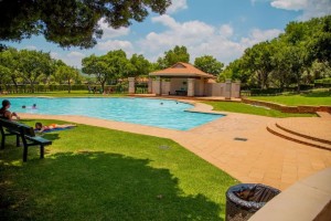  Vacation Hub International | Serene Luxury at Amigo House Room