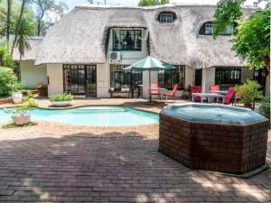  Vacation Hub International | The Juweel House Room