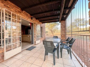  Vacation Hub International | Walking Tall Private Bush Retreat Room