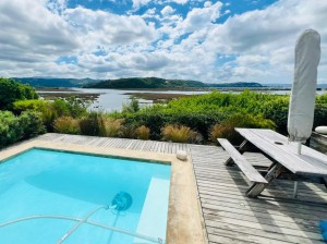  Vacation Hub International | Westford birds nest Room