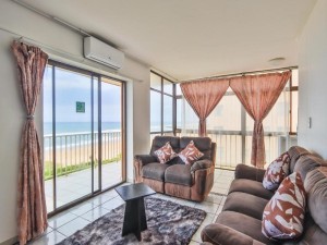  Vacation Hub International | 504 Amazibu Holiday Flat- Paradise on the Beach Room