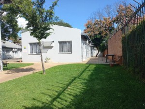  Vacation Hub International | Triple9 Hatfield Guesthouse Room