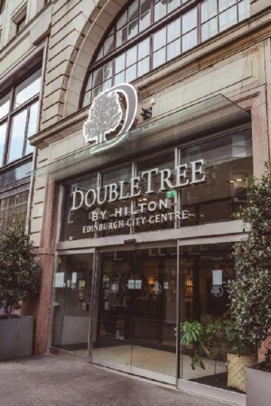 Vacation Hub International | DoubleTree by Hilton Edinburgh City Centre Room