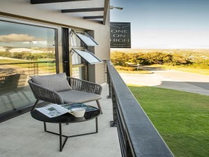  Vacation Hub International | One on High Room