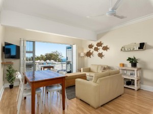  Vacation Hub International | Caprice Court Apartments Room