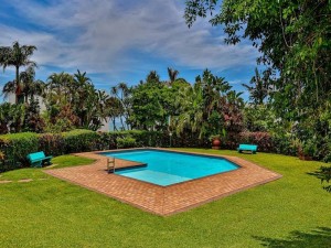  Vacation Hub International | Steps to beach, walk to eateries, loadshed free Room