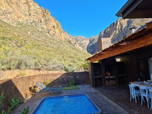 Vacation Hub International | Oorlogs Kloof Mountain Retreat Montagu Room