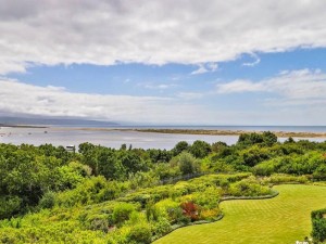  Vacation Hub International | Beach House Plett Lookout Room